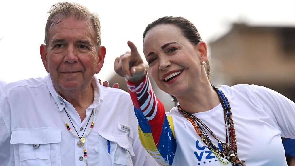 Venezuelan opposition presidenttiehdokas Edmundo Gonzalez Urrutia ja oppositiojohtaja Maria Corina Machado osallistuvat kampanjatilaisuuteen Maracaibossa Zulian osavaltiossa Venezuelassa 23. heinäkuuta.