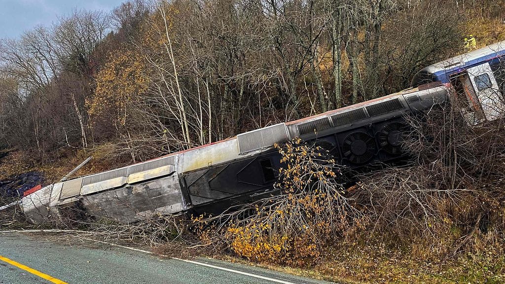 Matkustajajuna suistui raiteilta Pohjois-Norjassa