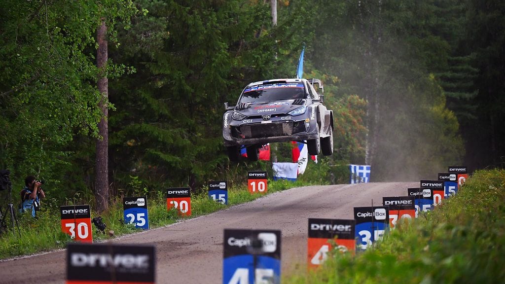 Sebastien Ogierin autosta lentänyt kivi osui katsojaan Suomen MM-rallissa elokussa.