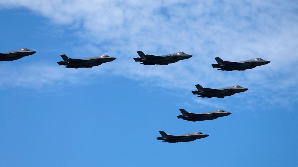 F-35-hävittäjiä. Kuvituskuva.