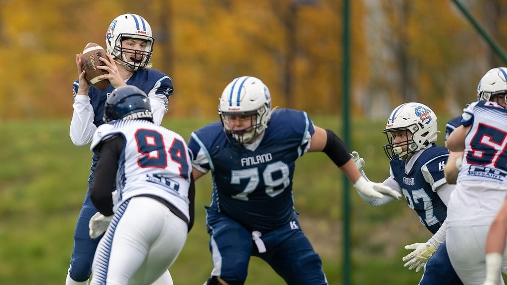 Suomen amerikkalaisen jalkapallon maajoukkue pelaa EM-mitaleista.