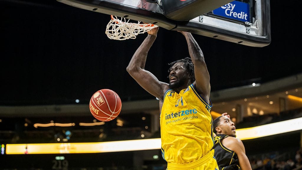 Khalifa Koumadje sai sakot ja pelikieltoa.