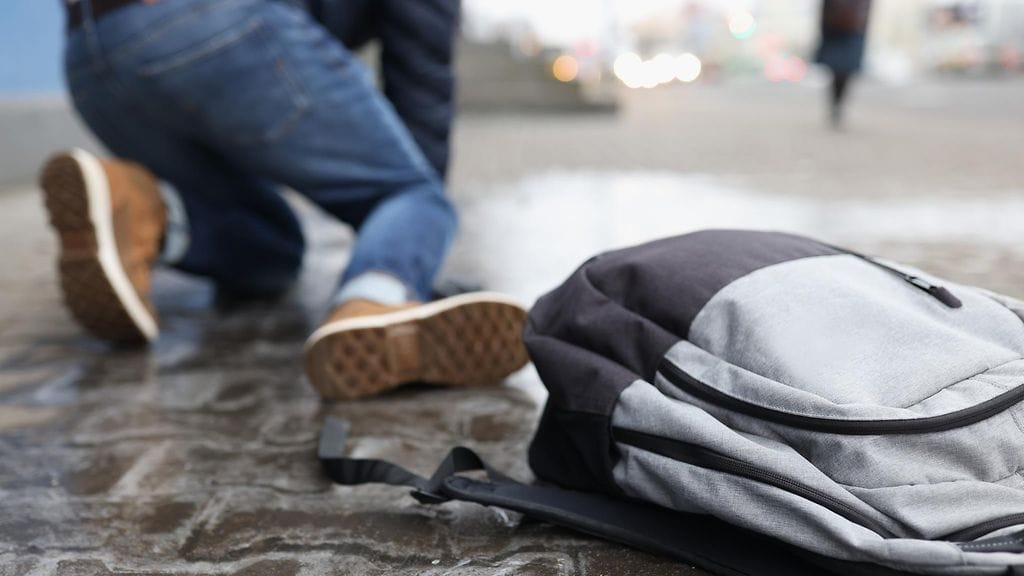 LähiTapiolan tilastot paljastavat, että liukastumisvahingot ovat kaksinkertaistuneet viimeisen kymmenen vuoden aikana. Kuvituskuva.