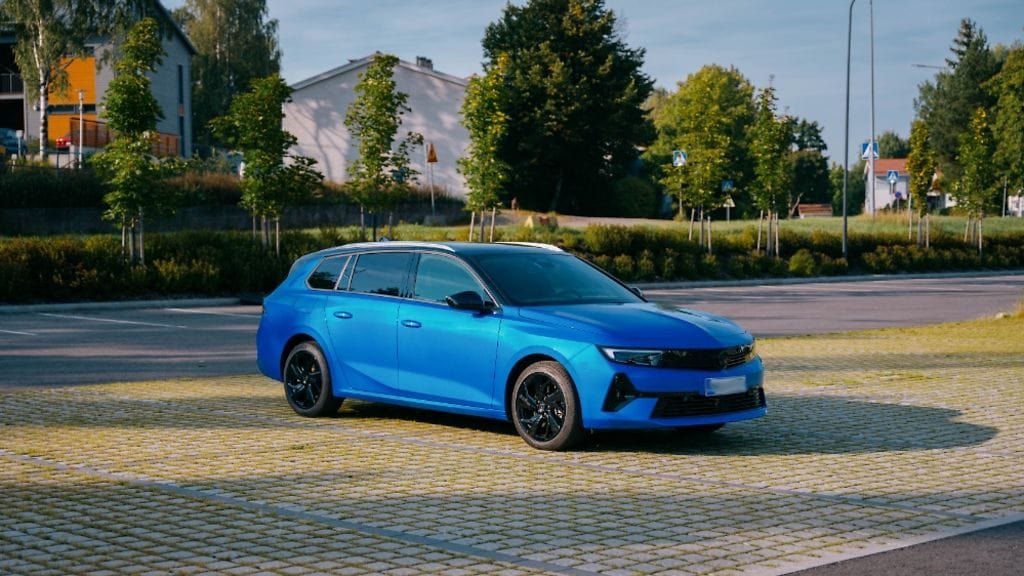 Opel Astra Sports Tourer Electric on sähköalan valinta vuoden sähköautoksi.