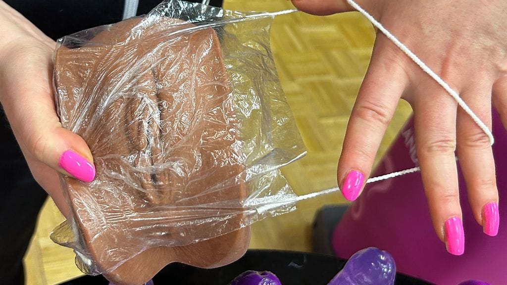 vulvallisille suunniteltu pikkuhousumallinen kondomi