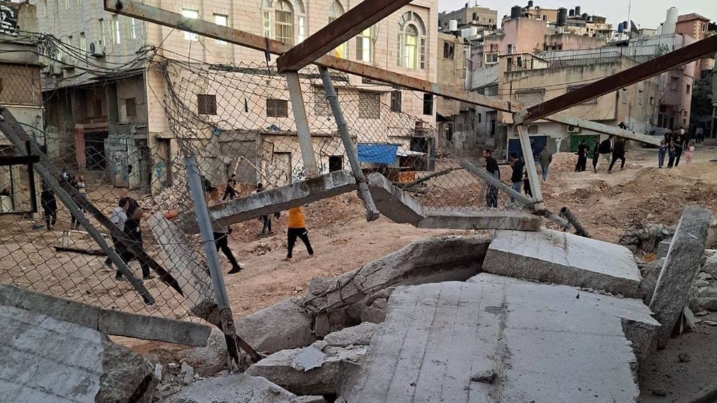 Philippe Lazzarini julkaisi kuvan tuhoista. Hänen mukaansa Israel tuhosi operaatiossaan myös pakolaisleirin teitä ja sähkö- sekä vesijärjestelmiä.