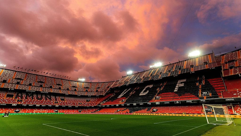 Real Madridin ja Valencian oli määrä kohdata lauantaina Mestallalla.