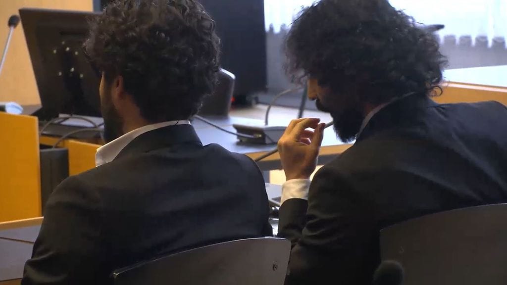 Irakista turvapaikanhakijoina Suomeen vuonna 2015 tulleet identtiset kaksosveljekset kokevat joutuneensa viranomaisvainon kohteeksi Suomessa.