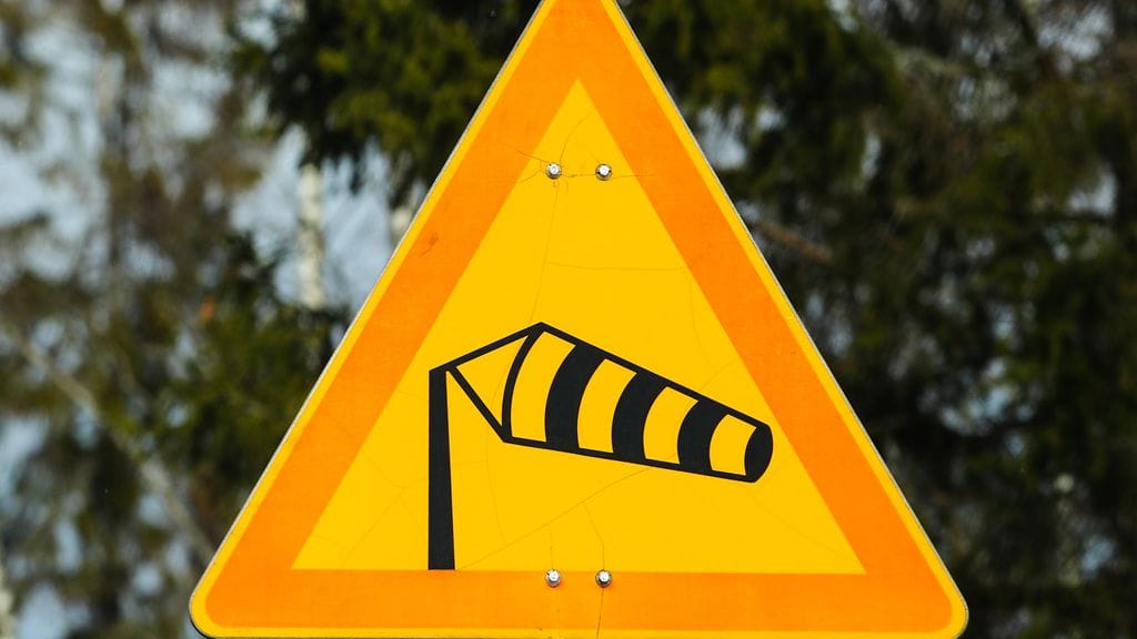 33 metriä sekunnissa ylittävä keskituuli täyttää hirmumyrskyn kriteerit.