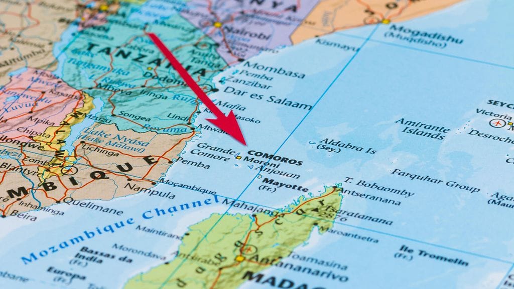 Komorien saaristo sijaitsee Itä-Afrikassa Mosambikin ja Madagaskarin välissä. Yksi saarista on Ranskan aluetta.