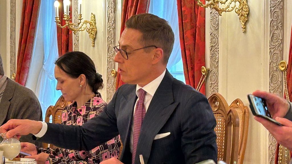 Suomen presidentti Alexander Stubb puhui Presidentinlinnassa Ulkomaantoimittajien yhdistyksen tilaisuudessa.