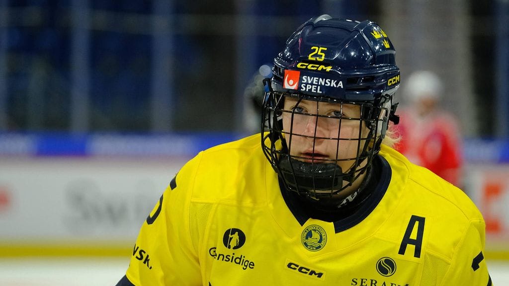 Lina Ljungblom Ruotsin naisten jääkiekkomaajoukkueessa.