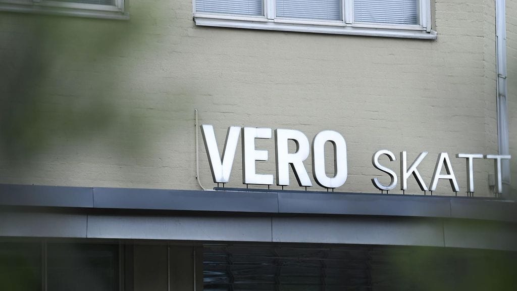 Evan tutkimuksen mukaan yli puolet suomalaisista pitää vuosittaista verotietojen julkistamista turhana mediakarnevaalina. Kuvassa Verohallinnon pääkonttori Helsingissä 2. elokuuta 2023.