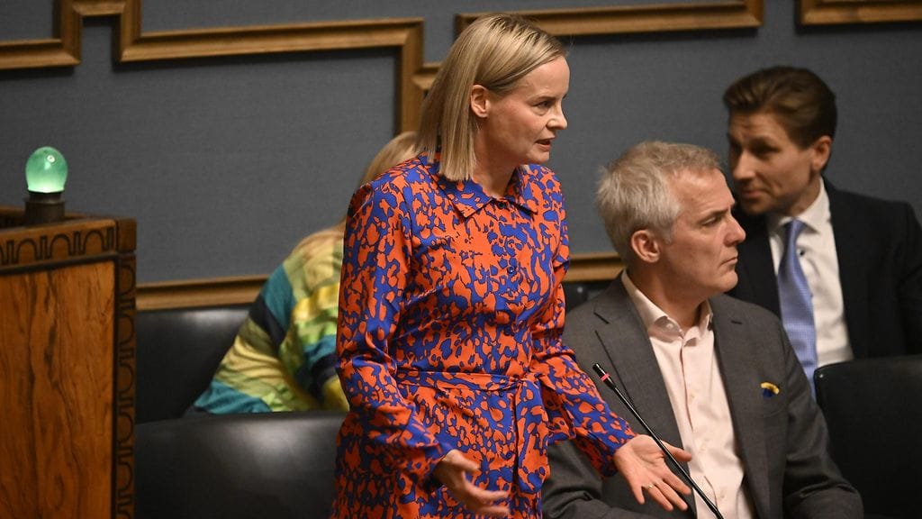 Valtiovarainministeri Riikka Purra puolusti kyselytunnilla kasvutoimien listaa.