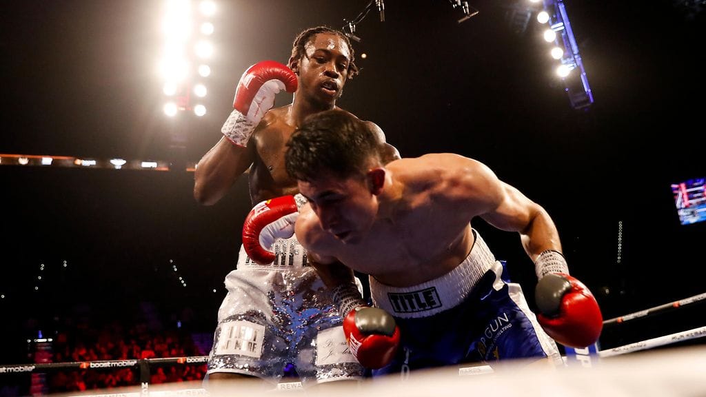 Keyshawn Davis (takana) on voittanut uransa kaikki 12 ottelua.