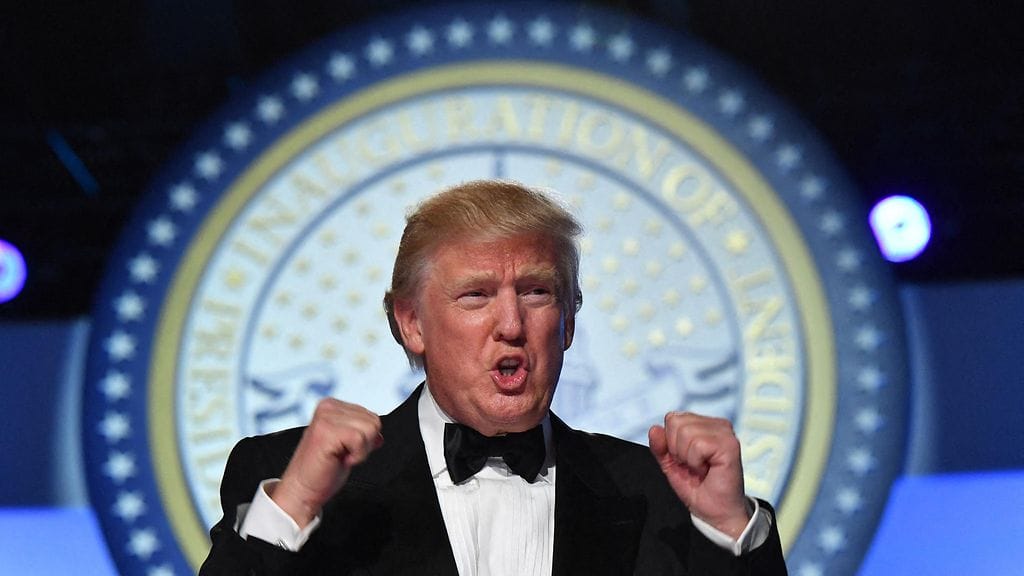 Yhdysvaltojen perustuslain mukaan sama presidentti voidaan valita enintään kahdeksi kaudeksi.