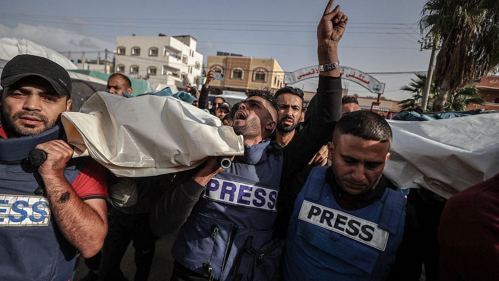 Kuvituskuva. Surmansa saaneiden palestiinalaistoimittajan ja valokuvaajan hautajaisseremonia. 19.11.2023 Deir al-Balah, Gaza.