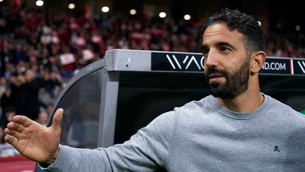 Ruben Amorim jätti sunnuntaina jäähyväiset Sportingille. Maanantaina hän lensi tiimeineen Manchesteriin aloittamaan uuden työn.