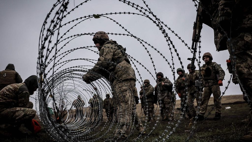 Ukrainalaiset sotilaat parantavat taktisia taitojaan harjoituskentällä Donetskin alueella 6. marraskuuta 2024.