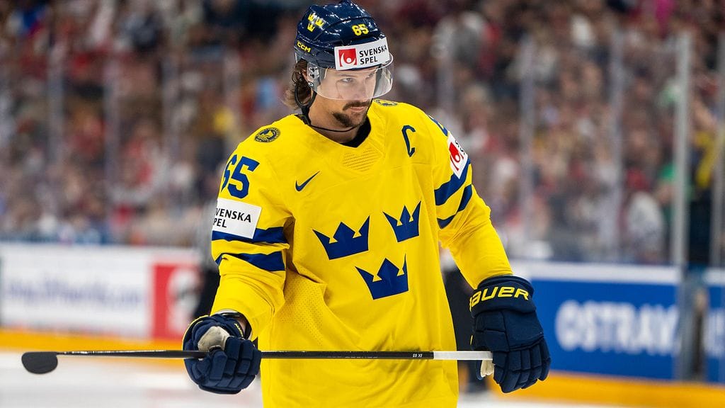 Erik Karlsson toimi kevään MM-kisoissa Ruotsin kapteenina.