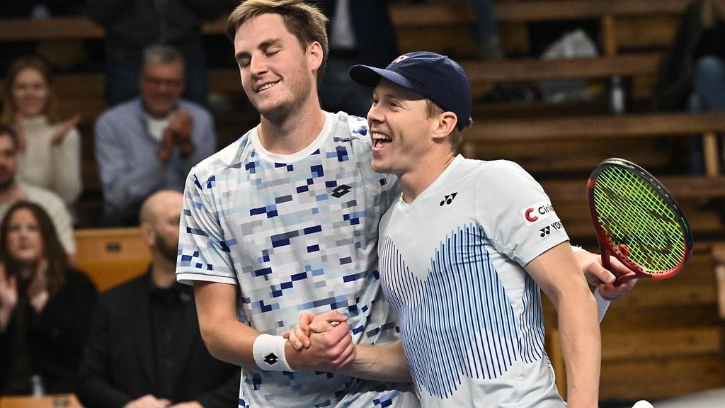 Harri Heliövaara (oik.) ja Henry Patten ovat aloittaneet ATP-finaaliturnauksen Torinossa upeasti.