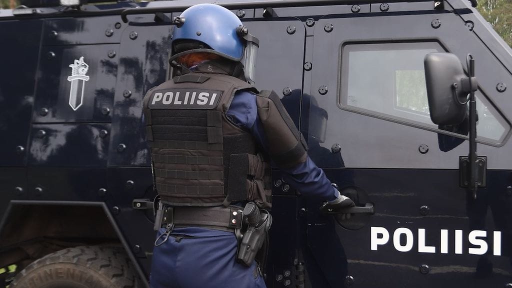 KUVITUSKUVA. Kolmikko vastaa Kemissä raskaisiin syytteisiin muun muassa murhan yrityksistä.