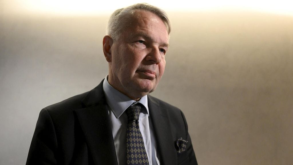 Pekka Haaviston mukaan hänellä on kuitenkin kalenterissa paljon kansainvälisiä pyyntöjä. Ulkoasiainvaliokunnan jäsen, vihreiden kansanedustaja Pekka Haavisto eduskunnan Pikkuparlamentissa Helsingissä 22. toukokuuta.