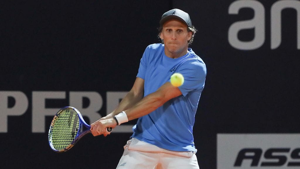 Diego Forlan oli tappiostaan huolimatta hymyssä suin.