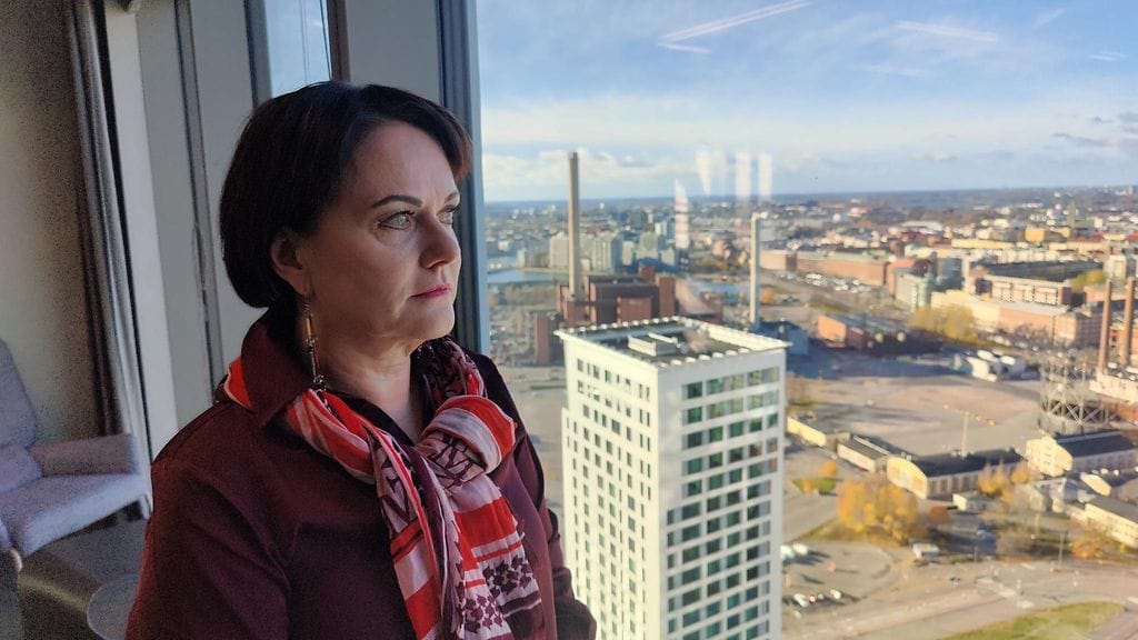 Työelämäprofessori Minna Kivipelto ohjaisi sakkomaksurahat työllistymiseen.