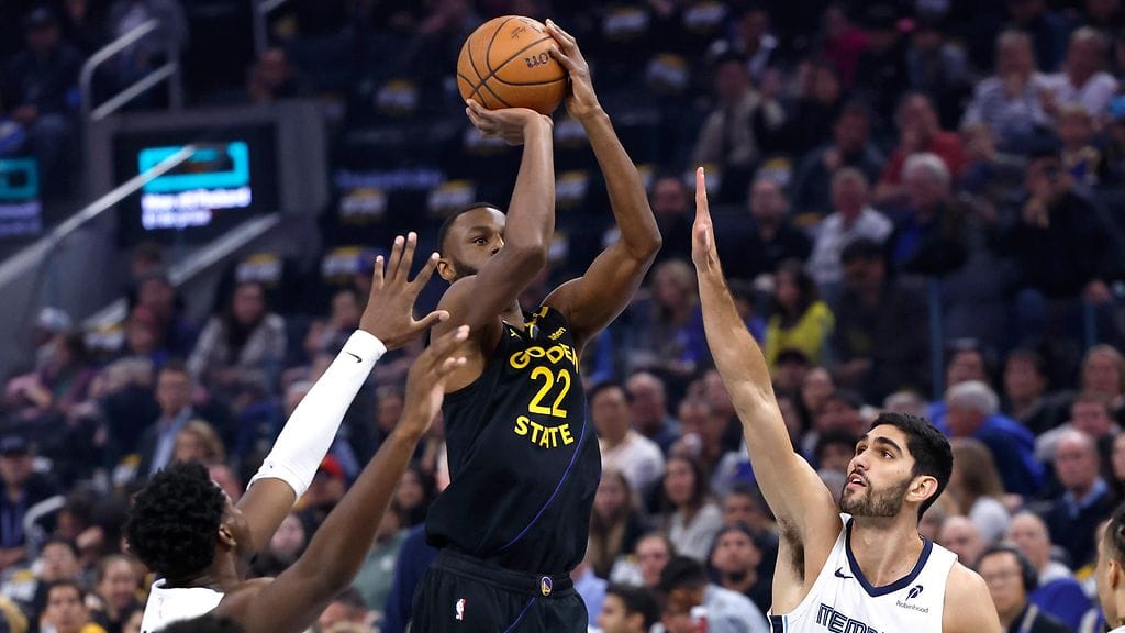 Warriorsin Andrew Wiggins heitti palloa koriin Suomen aikaa lauantaiaamuna.