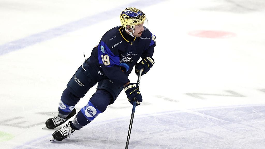 Jykevä alku perhepelissä: Peter Quenneville vie Kiekko-Espoon välittömästi johtoon