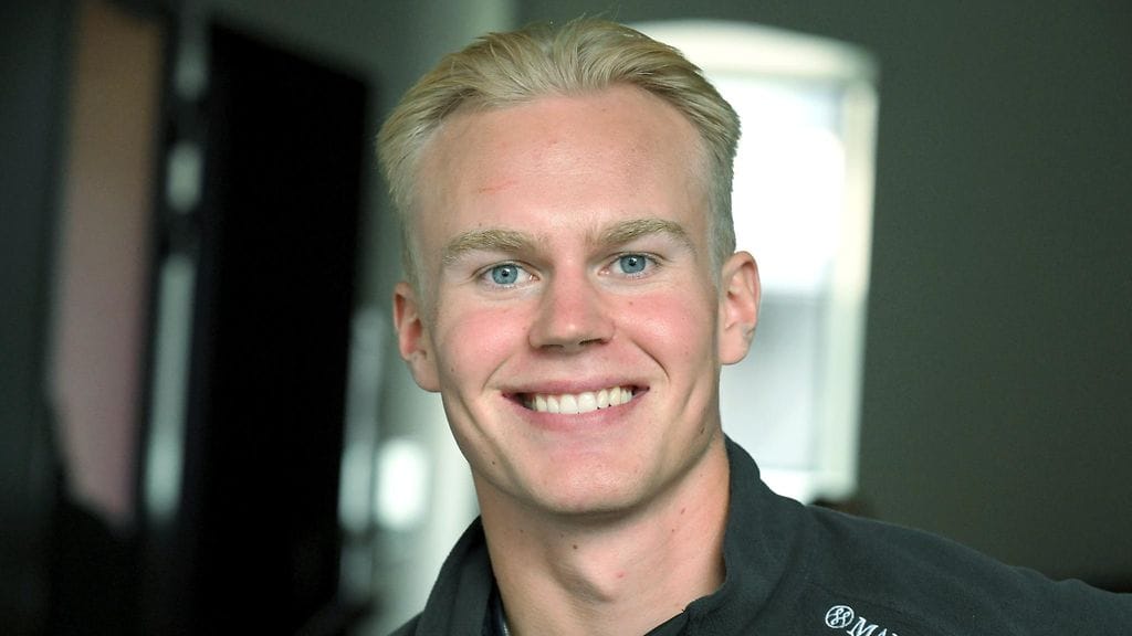 Hallbergin kolmas tila aiemmin Eurooppa-cupin pujottelucupissa varmisti hänen paikkansa tämän kauden maailmancupissa.