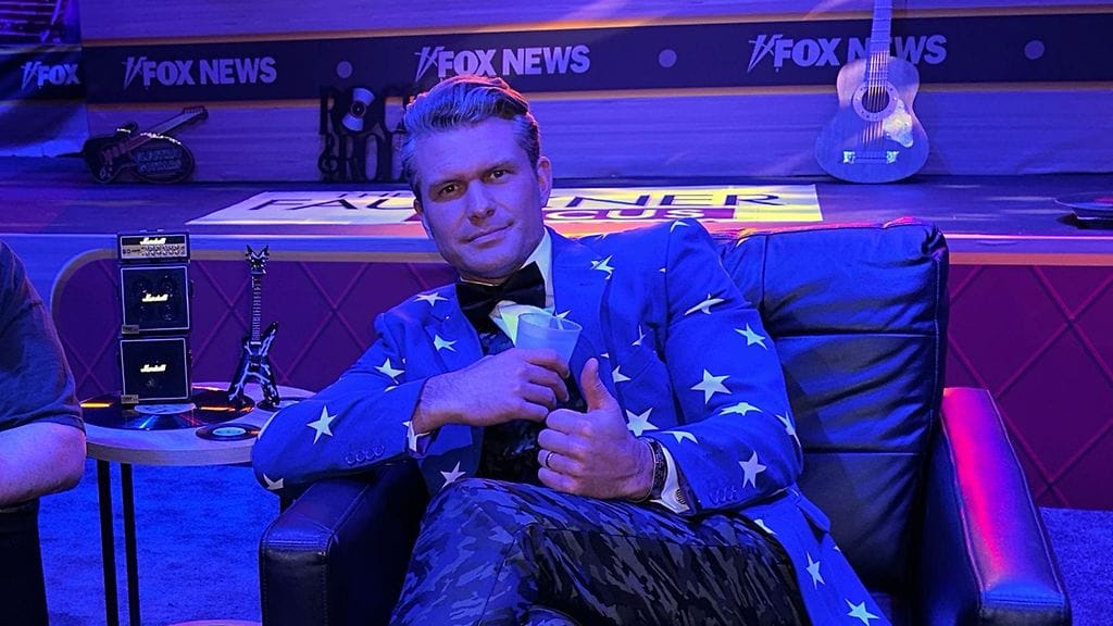 Donald Trump valitsee Fox Newsin juontajan Pete Hegsethin Yhdysvaltain puolustusministeriksi uuteen kabinettiinsa.