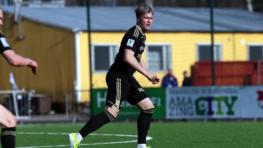 Ville Tikkanen, 25, siirtyy MTV Urheilun tietojen mukaan SJK:sta HJK:hon.