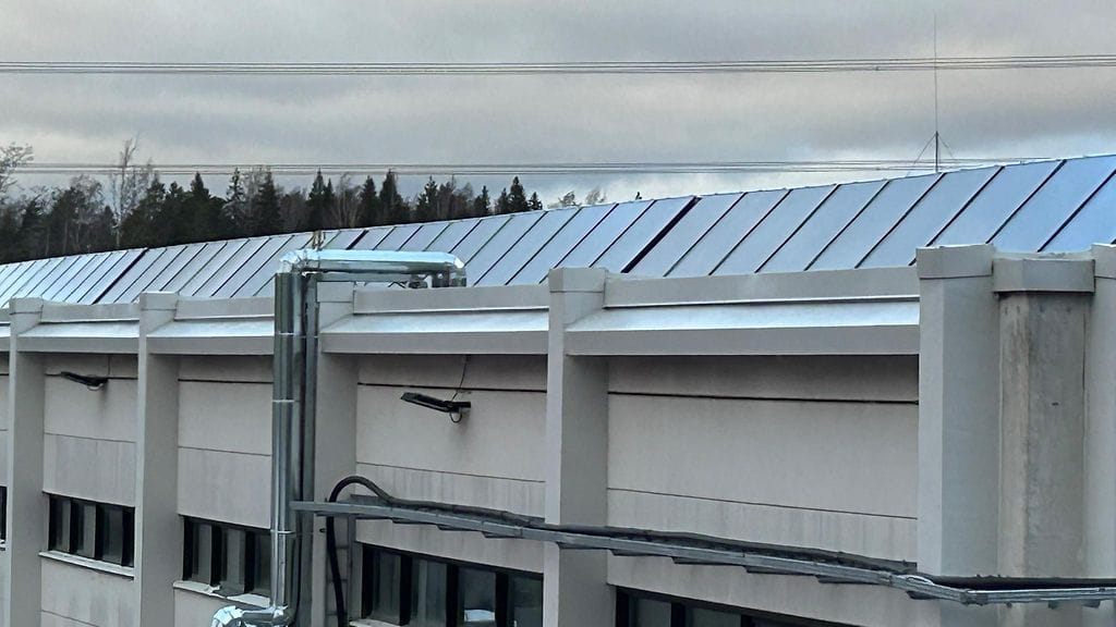 Hybridivoimala, aurinkopaneelit, aurinkokeräimet