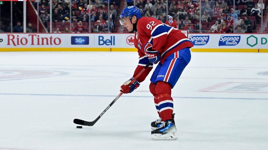 Polvivammaansa kuntouttava Patrik Laine pystyy jo luistelemaan kunnolla.