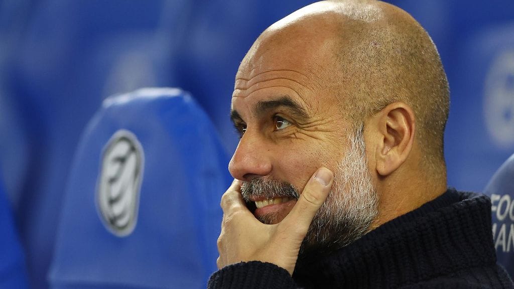 Josep Guardiola jatkaa Manchester Cityn peräsimessä.