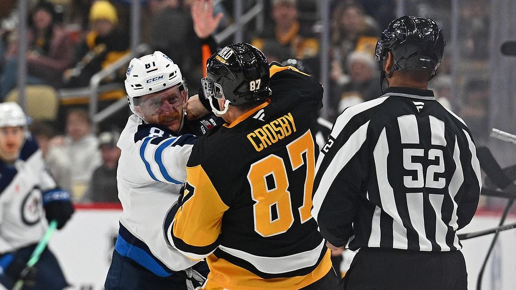 Sidney Crosby ja Kyle Connor tappelivat.
