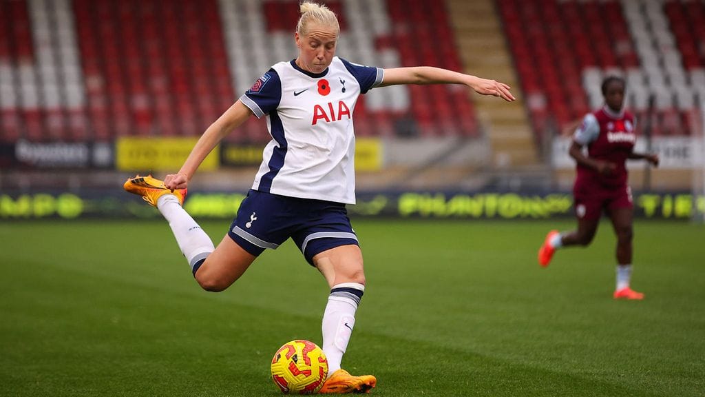 Eveliina Summanen on laukonut tällä kaudella kolme maalia Tottenhamille.