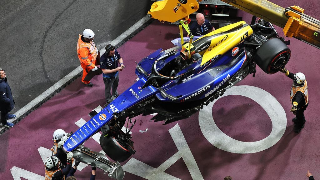 Franco Colapinton auto kärsi törmäyksessä vaurioita.