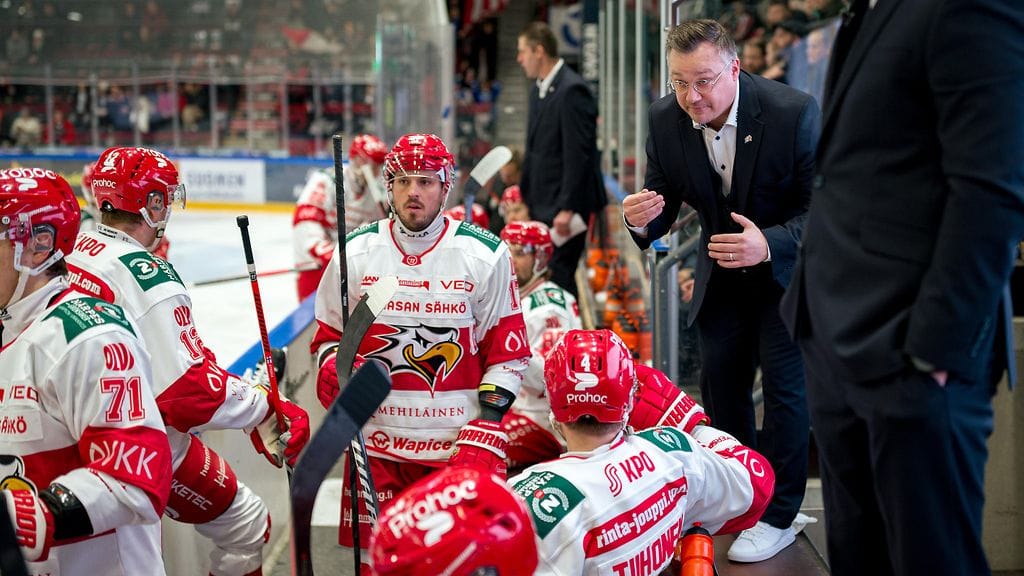 Juuso Hahl jatkaa SM-liigaseura Vaasan Sportin päävalmentajana.