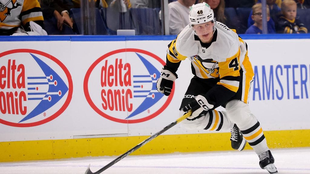 NHL-seura Pittsburgh Penguins asetti Valtteri Puustisen siirtolistalle.