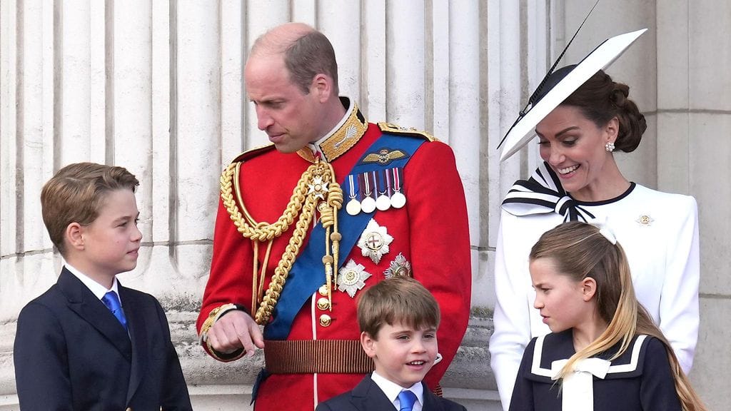 Prinssi Williamin ja prinsessa Catherinen kuopus prinssi Louis (kesk.) on löytänyt uuden harrastuksen.