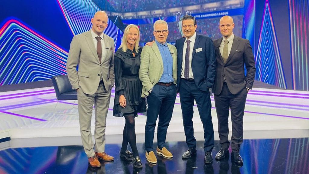 MTV:n Mestarien liiga -lähetykset saivat tunnustusta. Petri Pasanen (vas.), Minna Korkka, Jari Litmanen (toinen oik.) ja Mia Väyrynen ovat isossa roolissa studiossa ja sen kulisseissa. Keskellä MTV:ltä eläköitynyt uutisankkuri Keijo Leppänen.