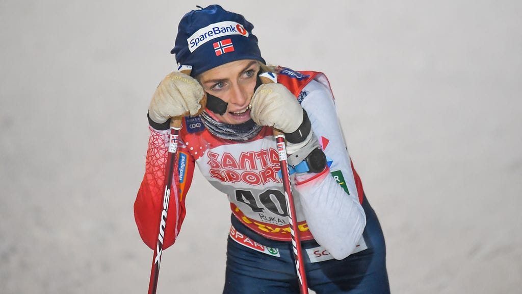 Therese Johaug hiihti edellisen kerran Rukan maailmancupissa marraskuussa 2021. Hän voitti tuolloin 10 kilometrin kisat perinteisellä ja vapaalla.