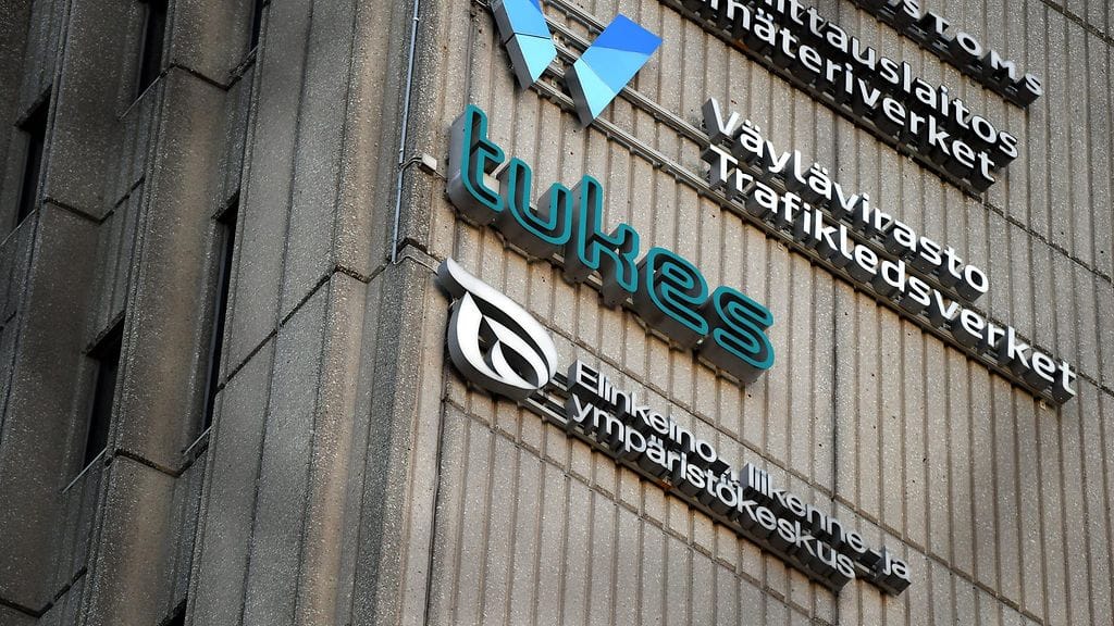 Turvallisuus- ja kemikaalivirasto on valtakunnallinen lupa- ja valvontaviranomainen, jonka tehtävä on edistää tuotteiden, palveluiden ja teollisen toiminnan turvallisuutta ja luotettavuutta.