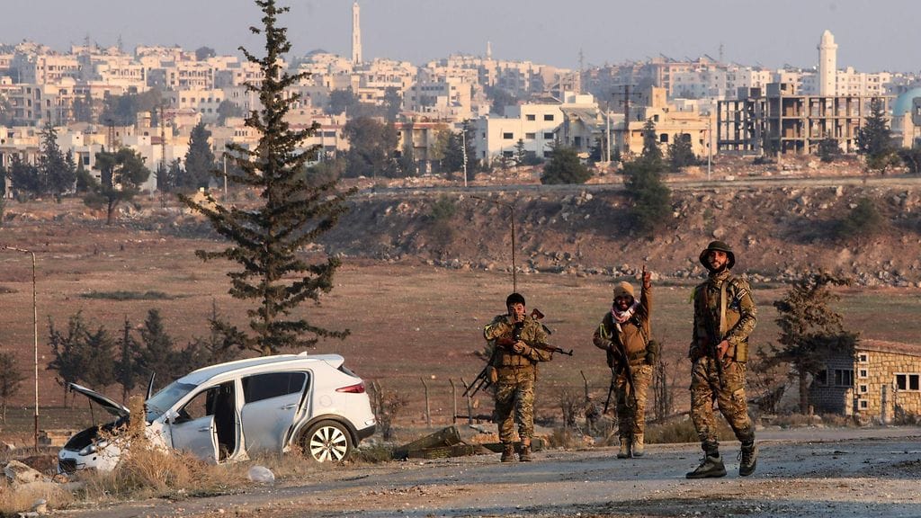 Kapinallisia Aleppon laitamilla.