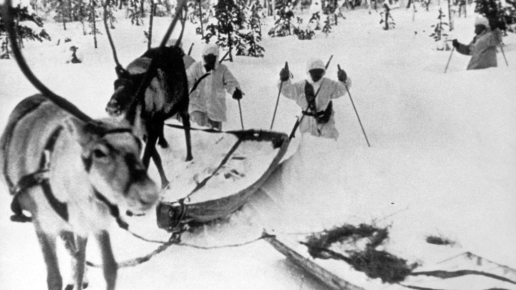 Suomalaisten poropartio Jäniskoskella Petsamossa 20. helmikuuta 1940.