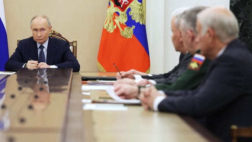 Presidentti Vladimir Putin ja Venäjän armeijan johtoa 22. marraskuuta.