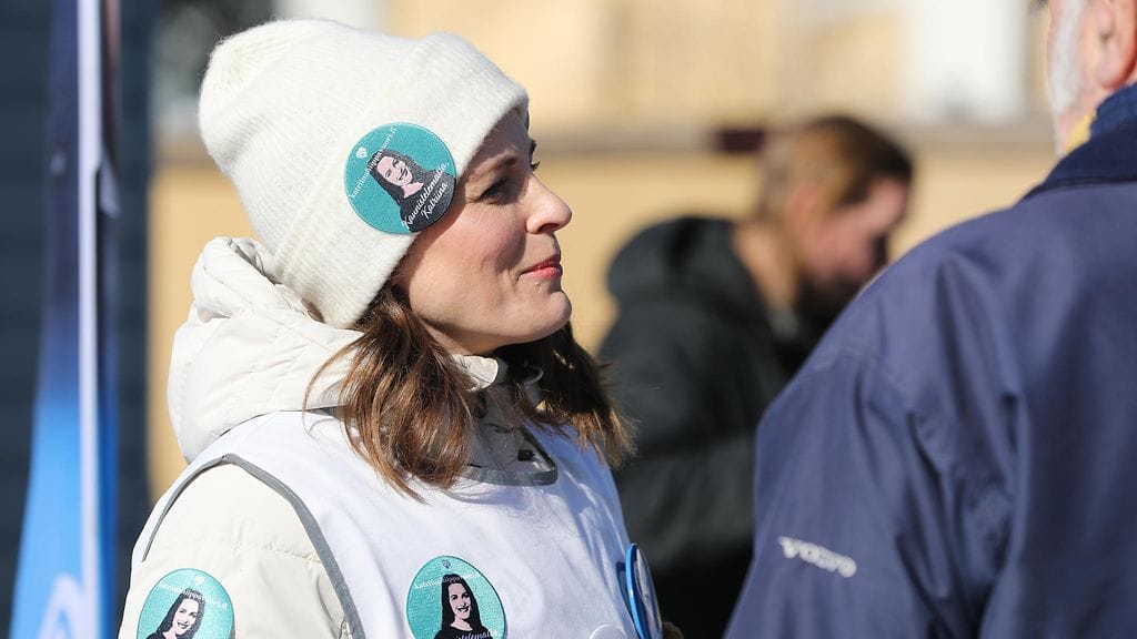 Katriina Hiippavuori kuvailee itseään perinteisiä arvoja korostavaksi sillanrakentajaksi.